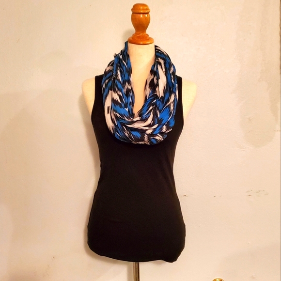 Geometric Print Infinity Scarf - Picture 3 of 3